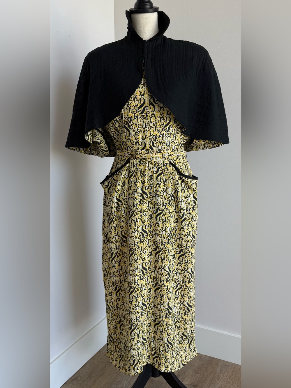 Vintage 3-Piece Dress Cape & Belt Set Mustard Black Print M